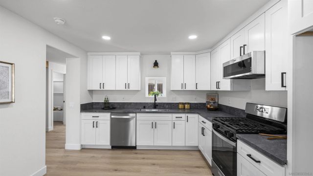1294 E Mission, Escondido, CA 92027
