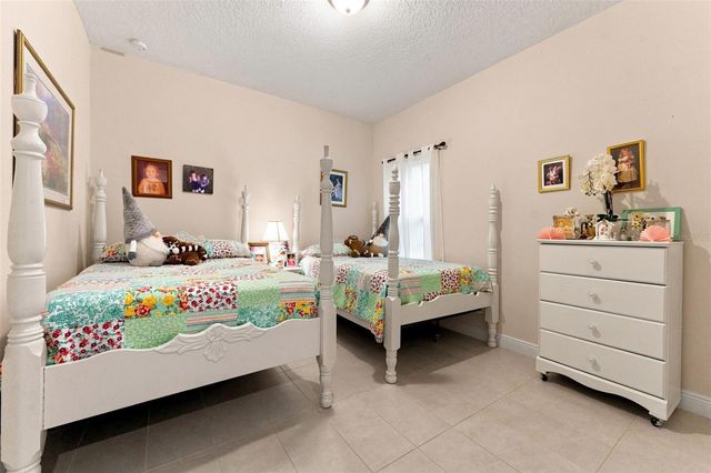 10370 MEADOWRUN DRIVE, Lithia, FL 33547