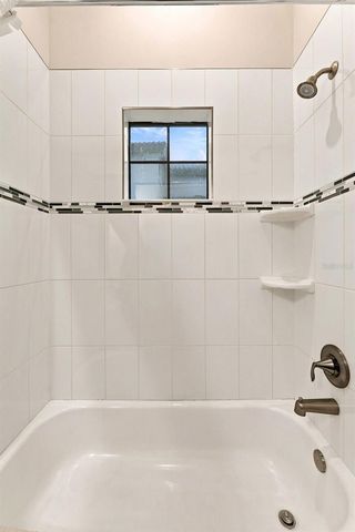 10370 MEADOWRUN DRIVE, Lithia, FL 33547