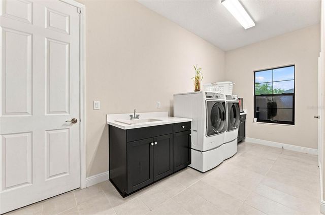 10370 MEADOWRUN DRIVE, Lithia, FL 33547