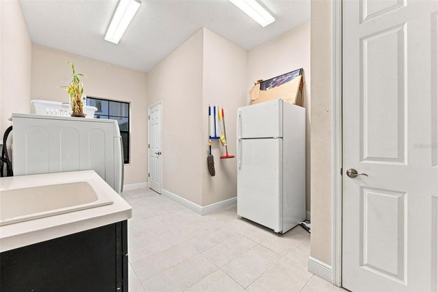 10370 MEADOWRUN DRIVE, Lithia, FL 33547