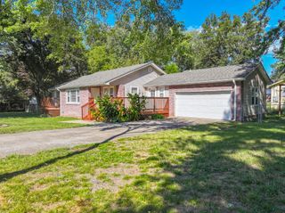 301 W 5th Street, Grove, OK 74344