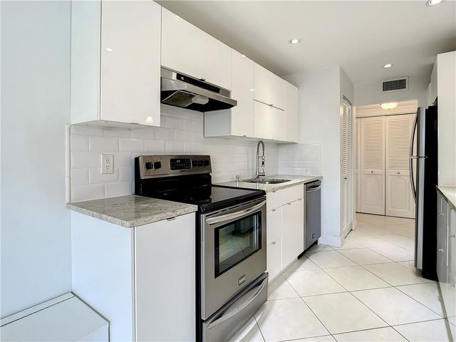 6342 Longboat Ln 404, Boca Raton, FL 33433