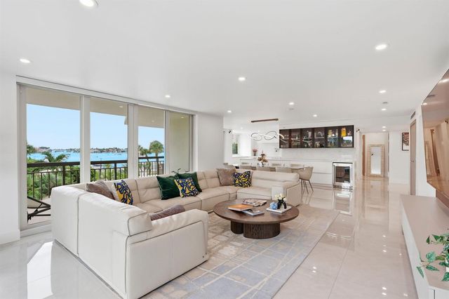 901 E CAMINO REAL 2A, Boca Raton, FL 33432