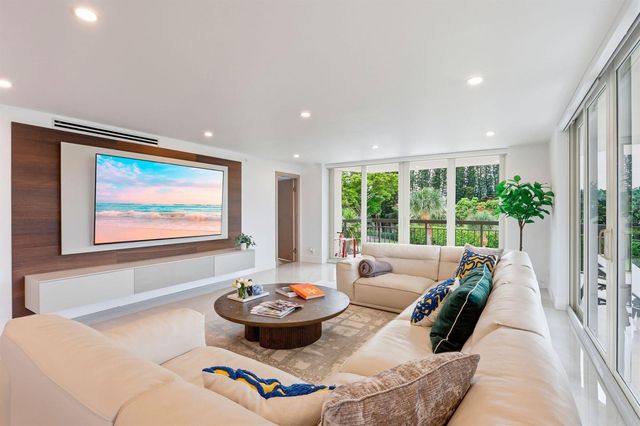 901 E CAMINO REAL 2A, Boca Raton, FL 33432