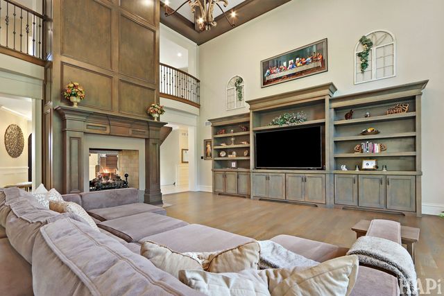 18 Enclave Court, South Barrington, IL 60010