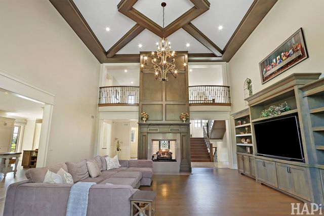 18 Enclave Court, South Barrington, IL 60010