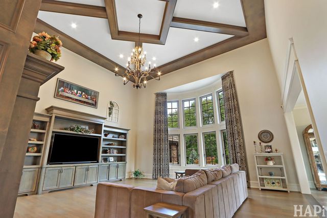 18 Enclave Court, South Barrington, IL 60010