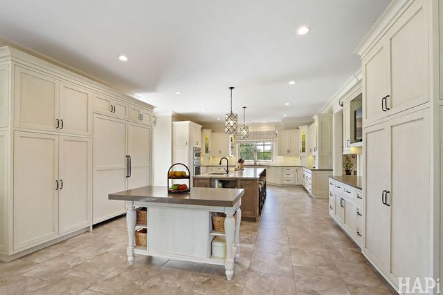 18 Enclave Court, South Barrington, IL 60010