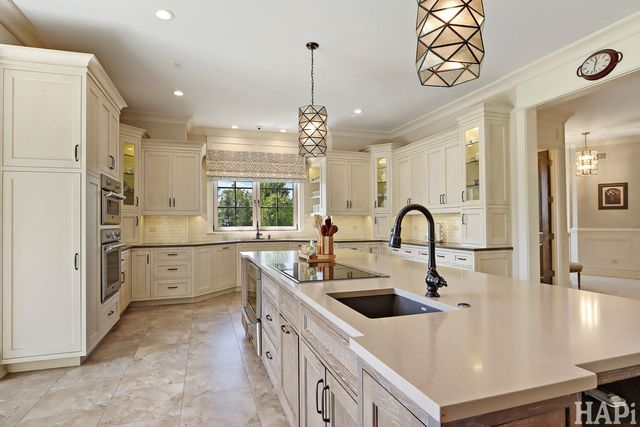 18 Enclave Court, South Barrington, IL 60010