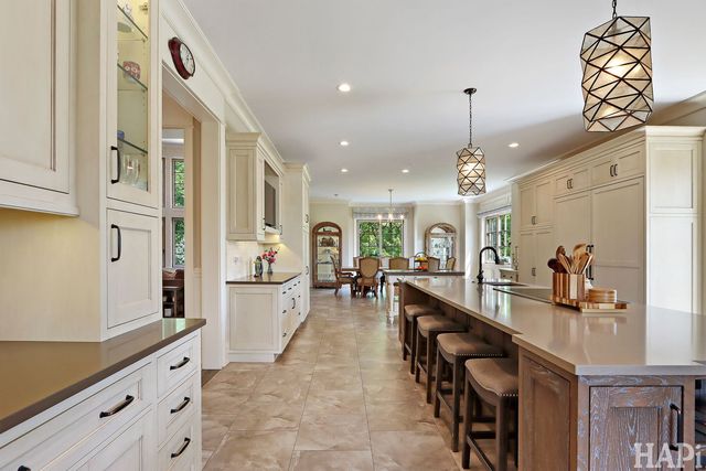 18 Enclave Court, South Barrington, IL 60010