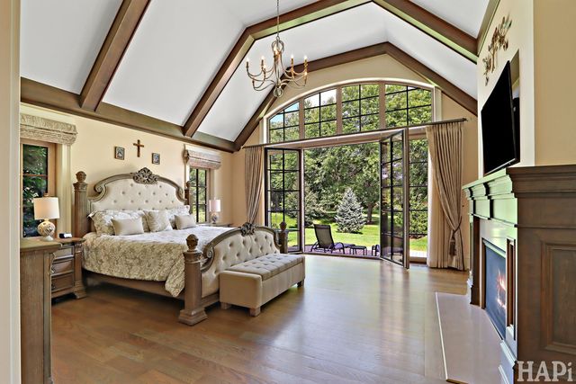 18 Enclave Court, South Barrington, IL 60010