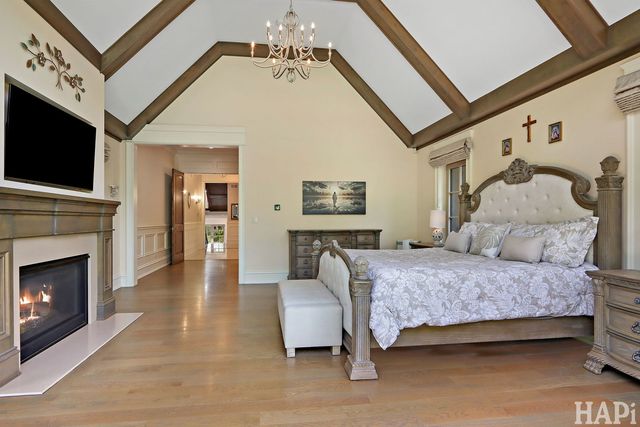 18 Enclave Court, South Barrington, IL 60010