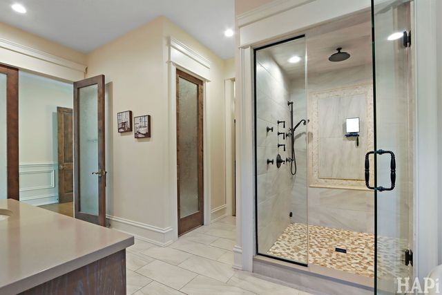 18 Enclave Court, South Barrington, IL 60010