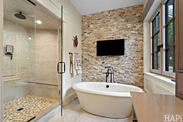 18 Enclave Court, South Barrington, IL 60010