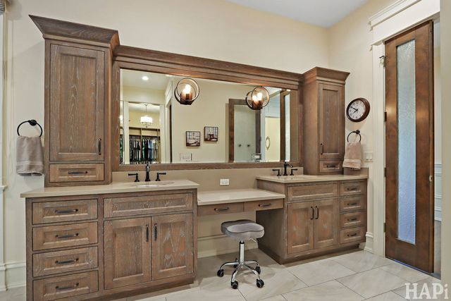 18 Enclave Court, South Barrington, IL 60010