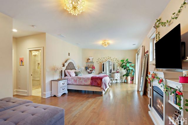 18 Enclave Court, South Barrington, IL 60010