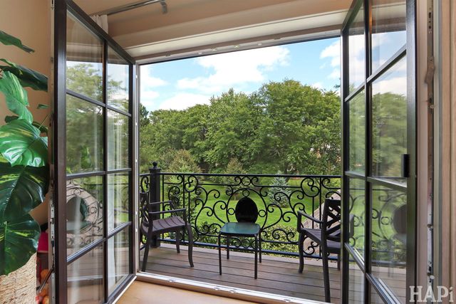 18 Enclave Court, South Barrington, IL 60010