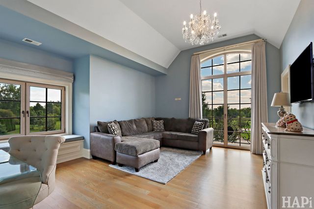 18 Enclave Court, South Barrington, IL 60010