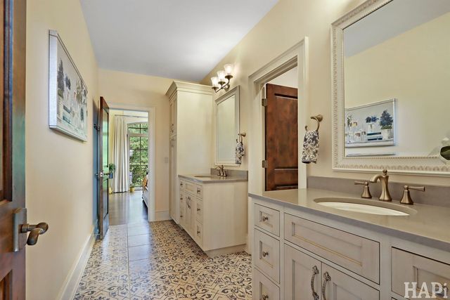 18 Enclave Court, South Barrington, IL 60010