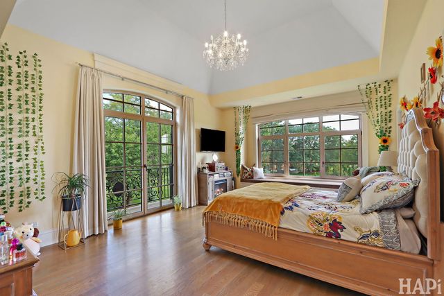 18 Enclave Court, South Barrington, IL 60010