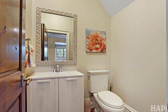 18 Enclave Court, South Barrington, IL 60010