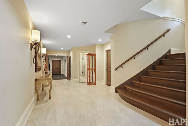 18 Enclave Court, South Barrington, IL 60010