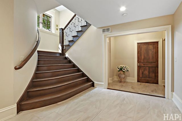 18 Enclave Court, South Barrington, IL 60010