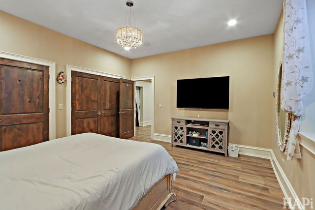 18 Enclave Court, South Barrington, IL 60010