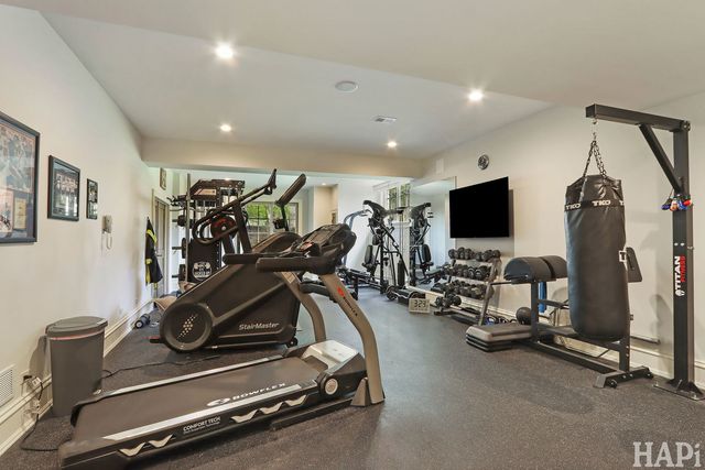 18 Enclave Court, South Barrington, IL 60010