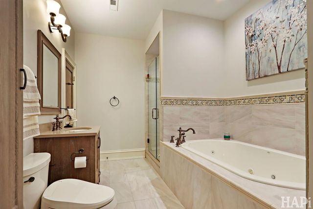 18 Enclave Court, South Barrington, IL 60010