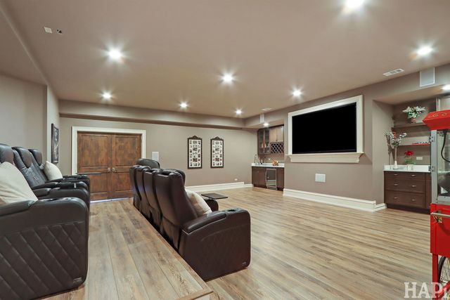 18 Enclave Court, South Barrington, IL 60010