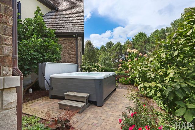 18 Enclave Court, South Barrington, IL 60010