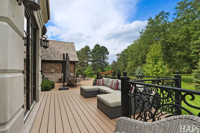 18 Enclave Court, South Barrington, IL 60010