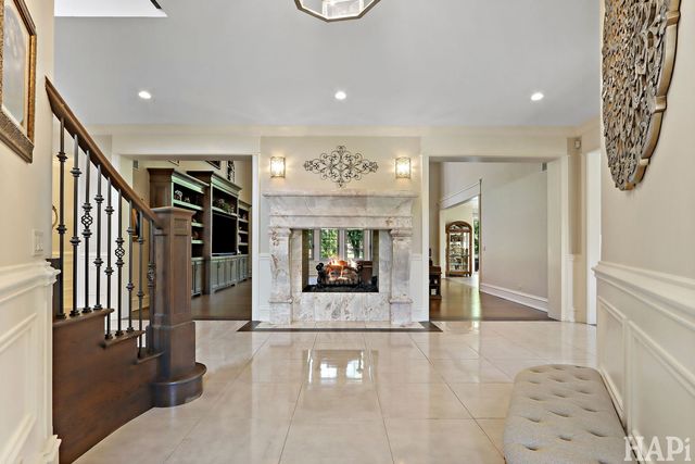 18 Enclave Court, South Barrington, IL 60010