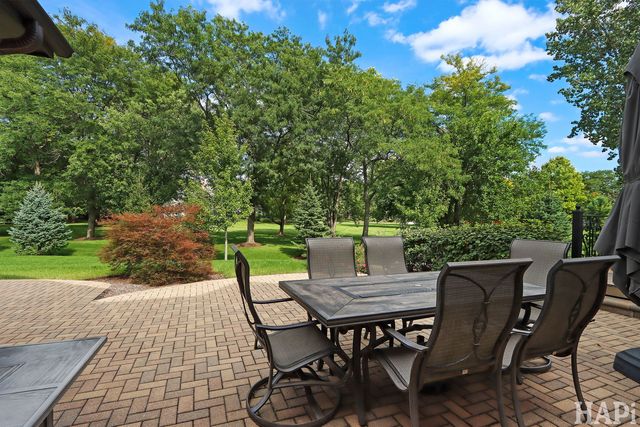 18 Enclave Court, South Barrington, IL 60010