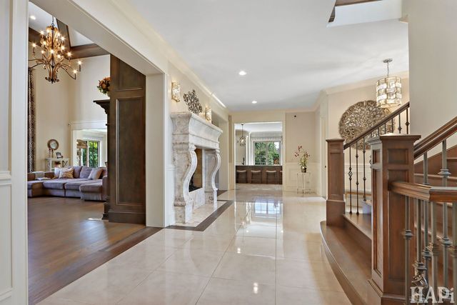 18 Enclave Court, South Barrington, IL 60010