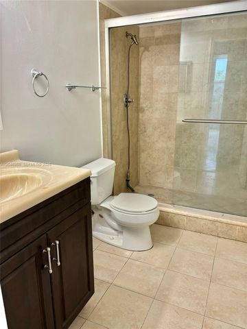 9411 Evergreen Pl 303, Davie, FL 33324