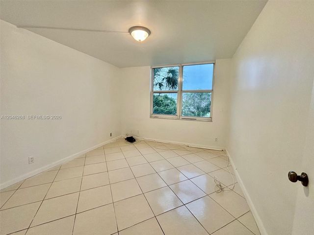 9411 Evergreen Pl 303, Davie, FL 33324
