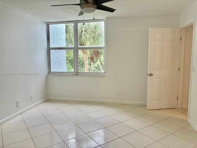 9411 Evergreen Pl 303, Davie, FL 33324