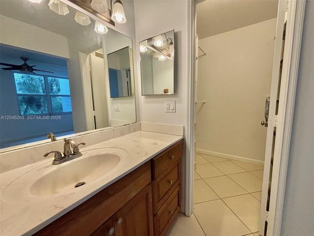 9411 Evergreen Pl 303, Davie, FL 33324