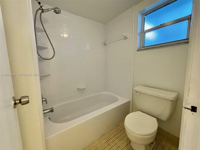 9411 Evergreen Pl 303, Davie, FL 33324