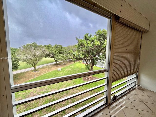 9411 Evergreen Pl 303, Davie, FL 33324