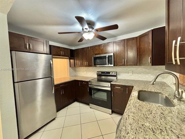 9411 Evergreen Pl 303, Davie, FL 33324