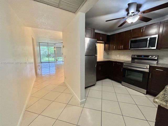 9411 Evergreen Pl 303, Davie, FL 33324