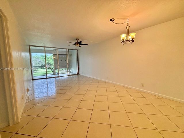 9411 Evergreen Pl 303, Davie, FL 33324