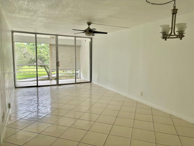 9411 Evergreen Pl 303, Davie, FL 33324