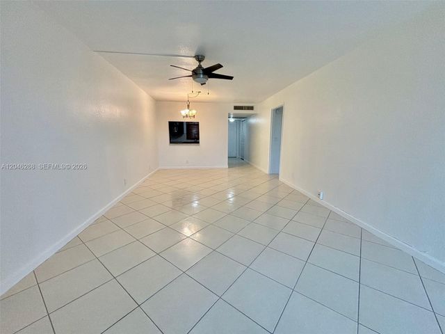 9411 Evergreen Pl 303, Davie, FL 33324