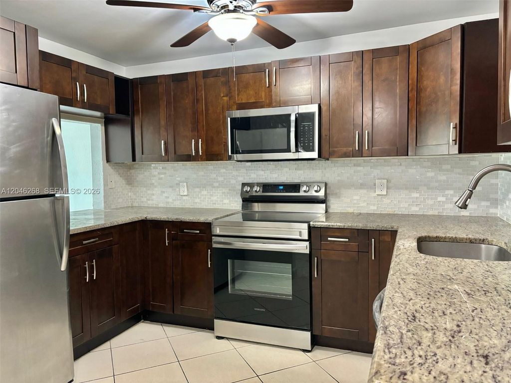 9411 Evergreen Pl 303, Davie, FL 33324