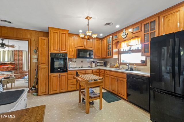 440 Walkertown Road, Afton, TN 37616